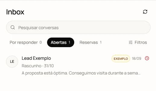 Caixa de entrada do CRM Celebria, com conversas e anexos